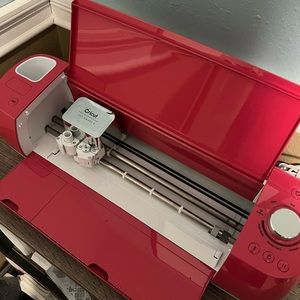 Cricut Air 2 plus accessories: carrying bags and tons of other items